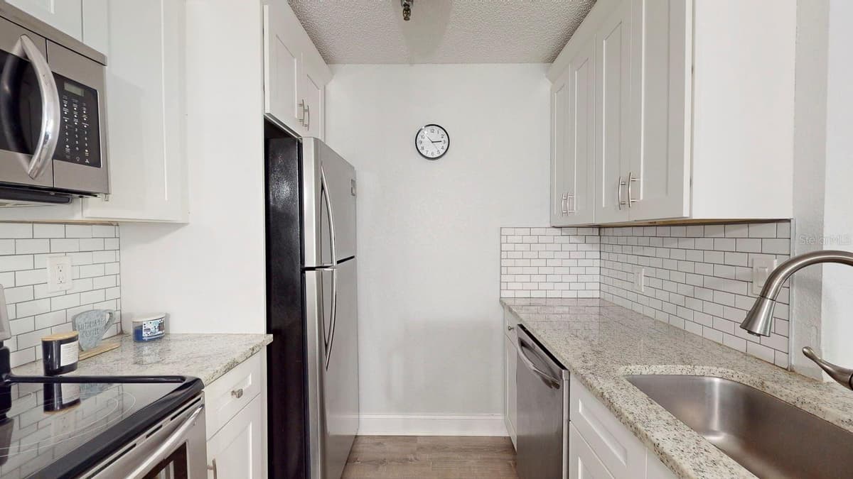 10265 GANDY BOULEVARD — photo 39 of 55
