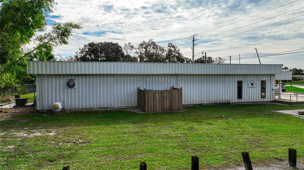 2124 AMERICAN LEGION DRIVE — photo 16 of 68