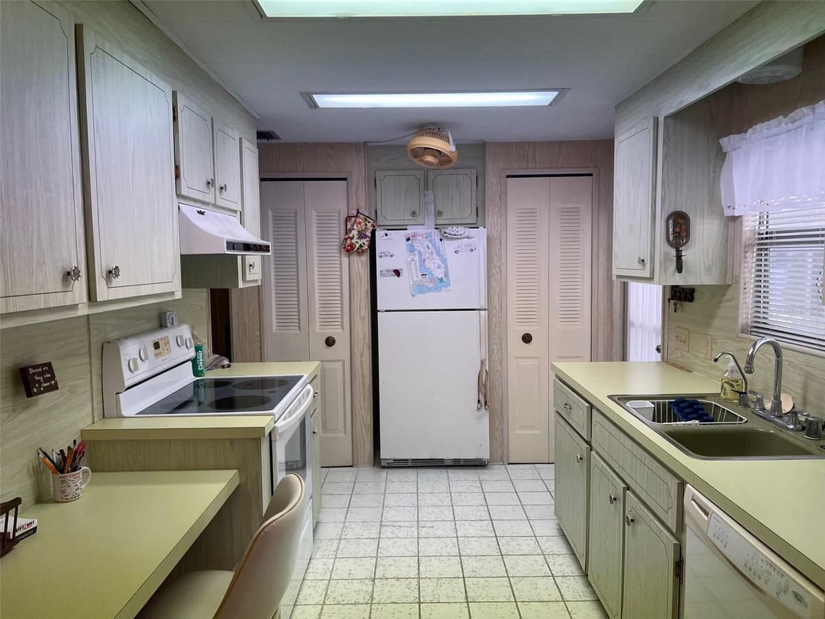 201 ROYAL PALM CIRCLE — photo 3 of 28