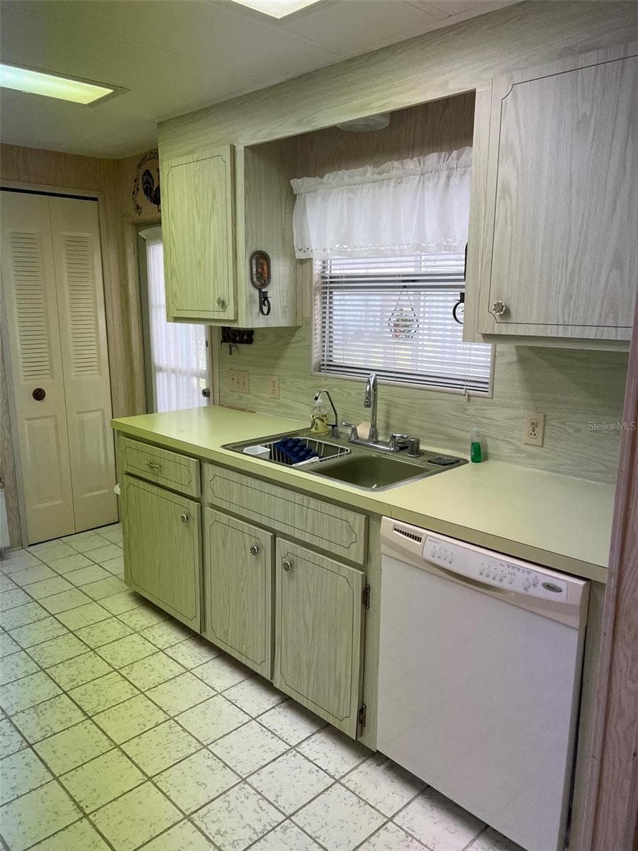 201 ROYAL PALM CIRCLE — photo 4 of 28