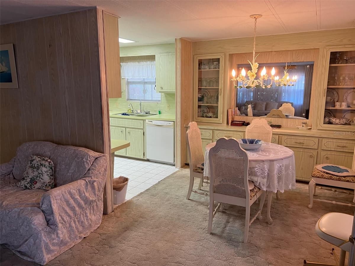 201 ROYAL PALM CIRCLE — photo 10 of 28