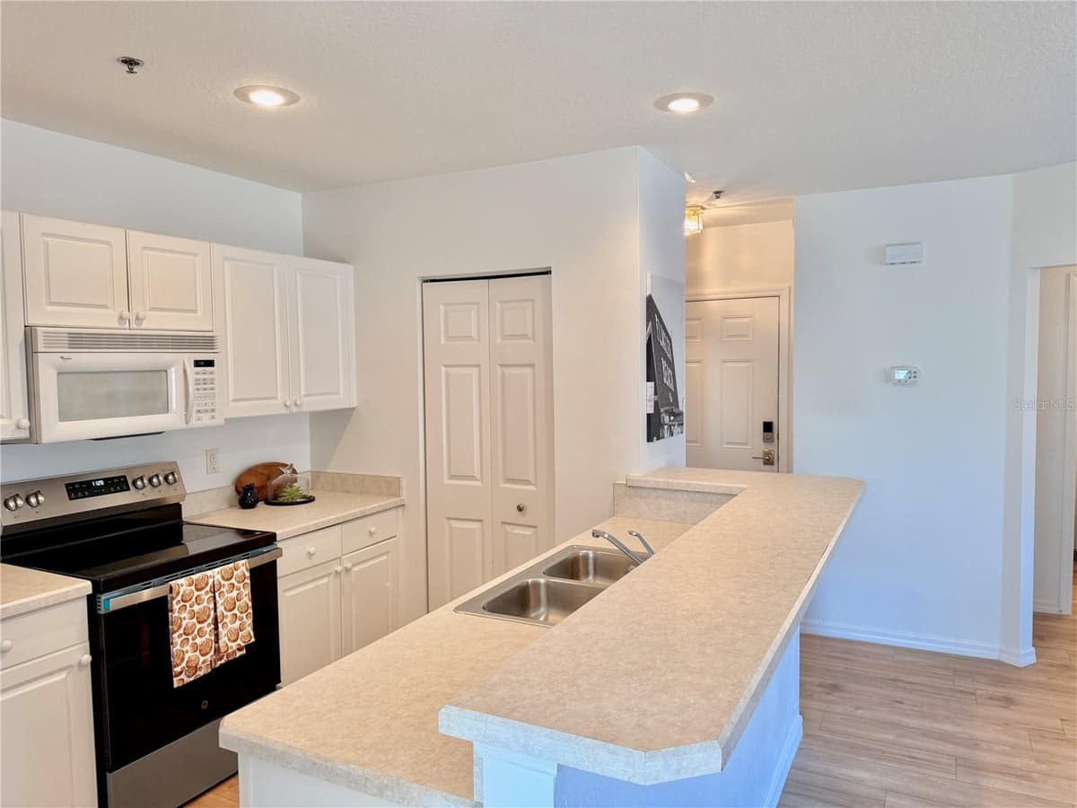 200 MARINA BAY DRIVE — photo 14 of 57