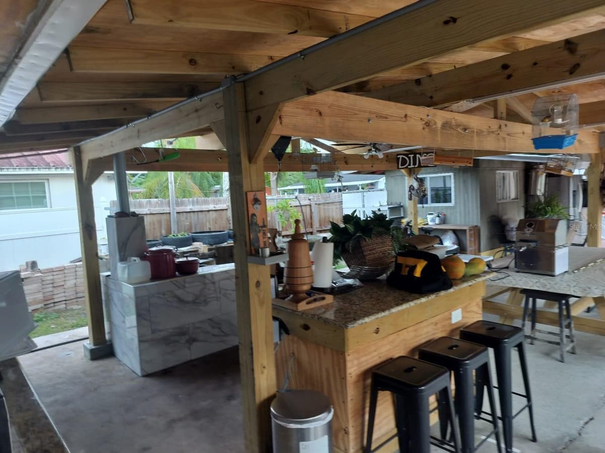 5201 17TH AVENUE — photo 8 of 24
