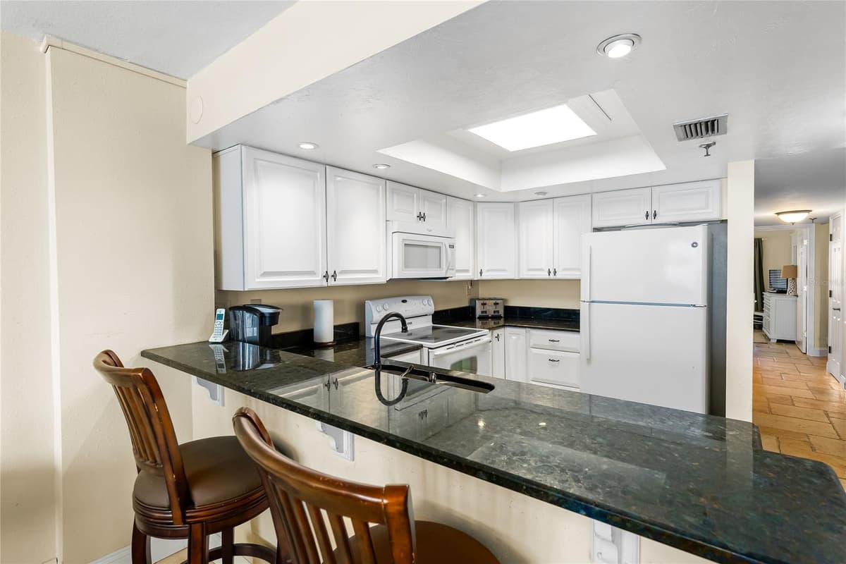 4139 S. ATLANTIC AVENUE — photo 2 of 33
