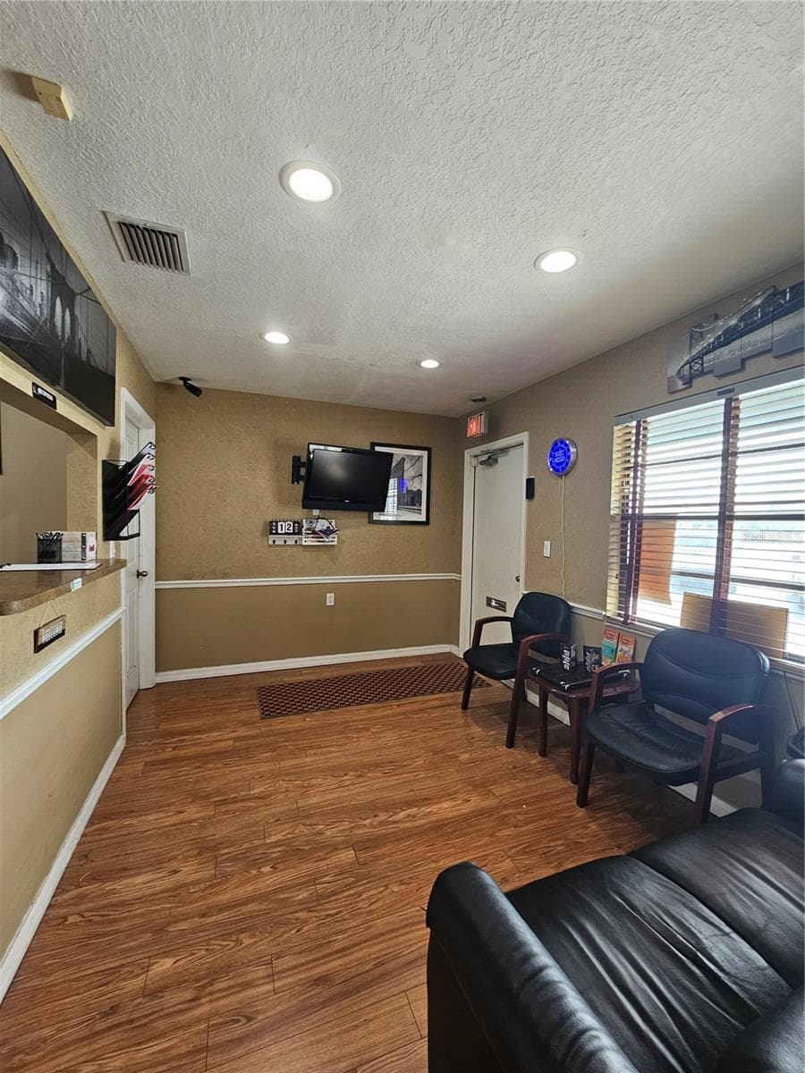 6609 RIDGE ROAD — photo 9 of 29