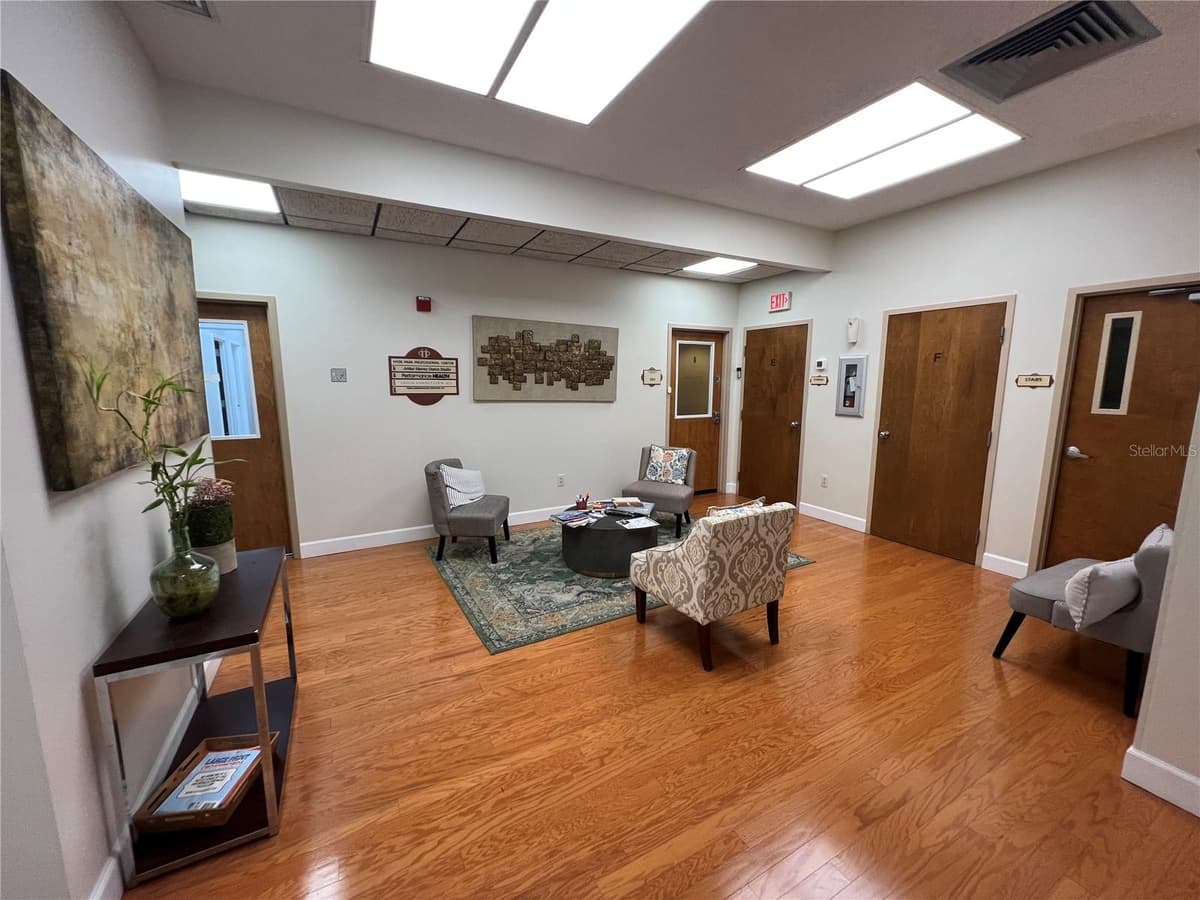 2111 SWANN AVENUE — photo 18 of 27
