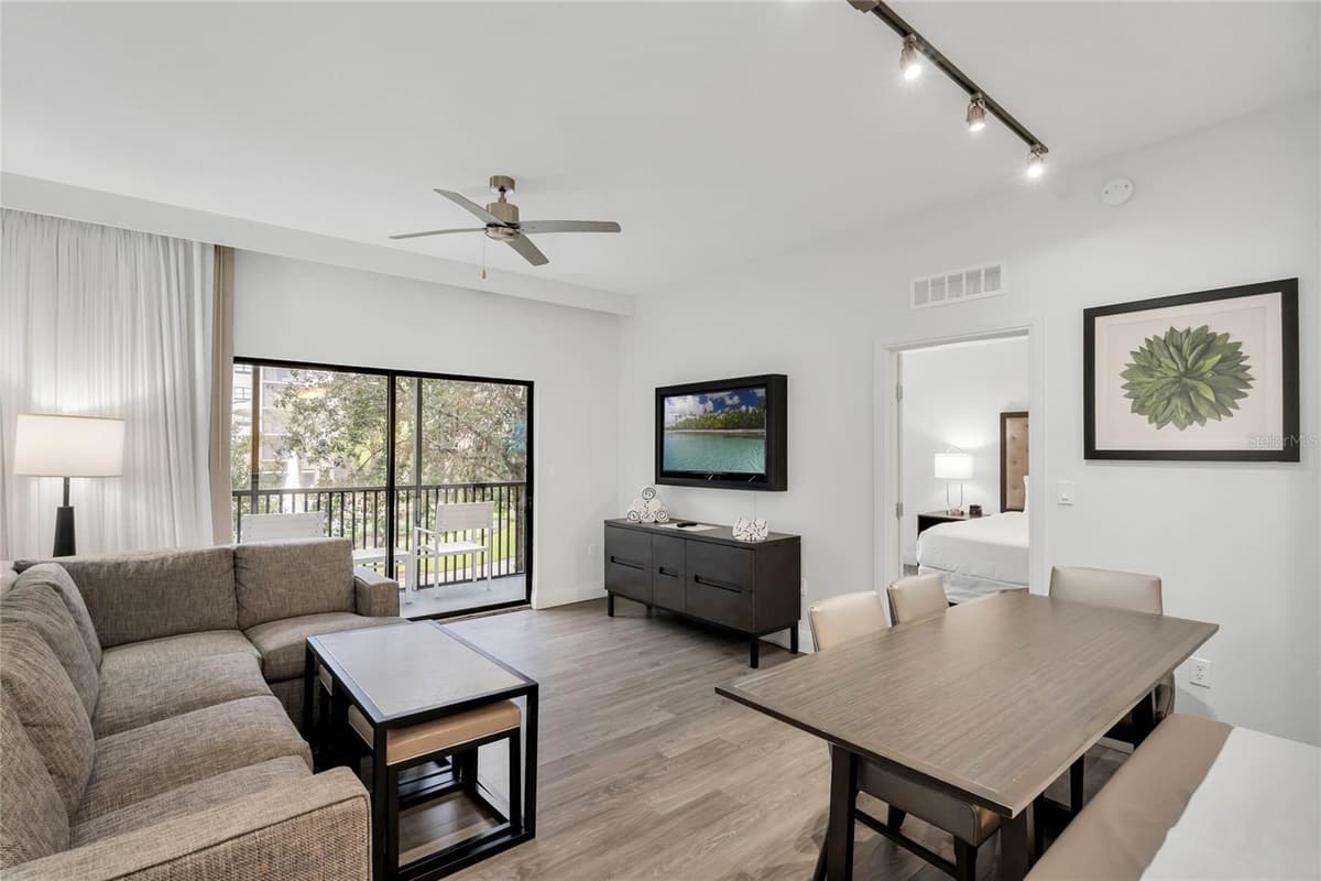 14501 GROVE RESORT AVENUE — photo 4 of 25