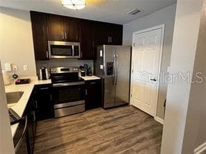 14501 GROVE RESORT AVENUE — photo 14 of 25