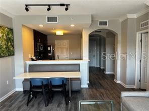 14501 GROVE RESORT AVENUE — photo 13 of 25