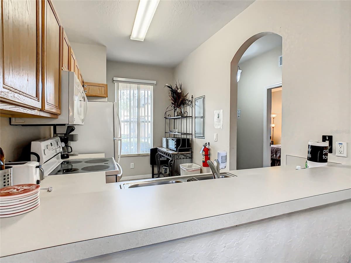 702 CALABRIA AVE — photo 8 of 58