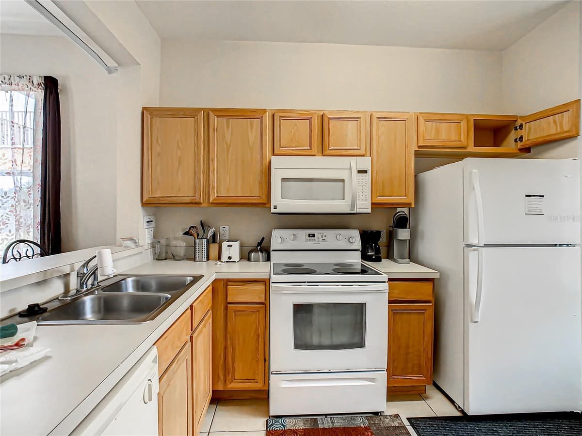702 CALABRIA AVE — photo 3 of 58