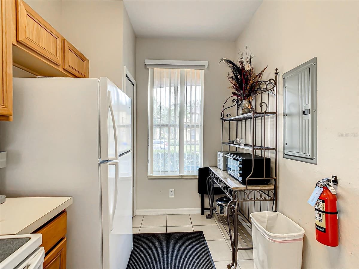 702 CALABRIA AVE — photo 6 of 58
