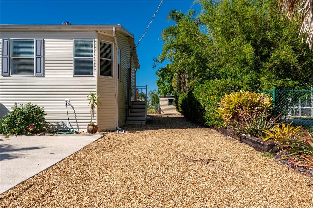 3101 BAMBOO COURT — photo 10 of 51