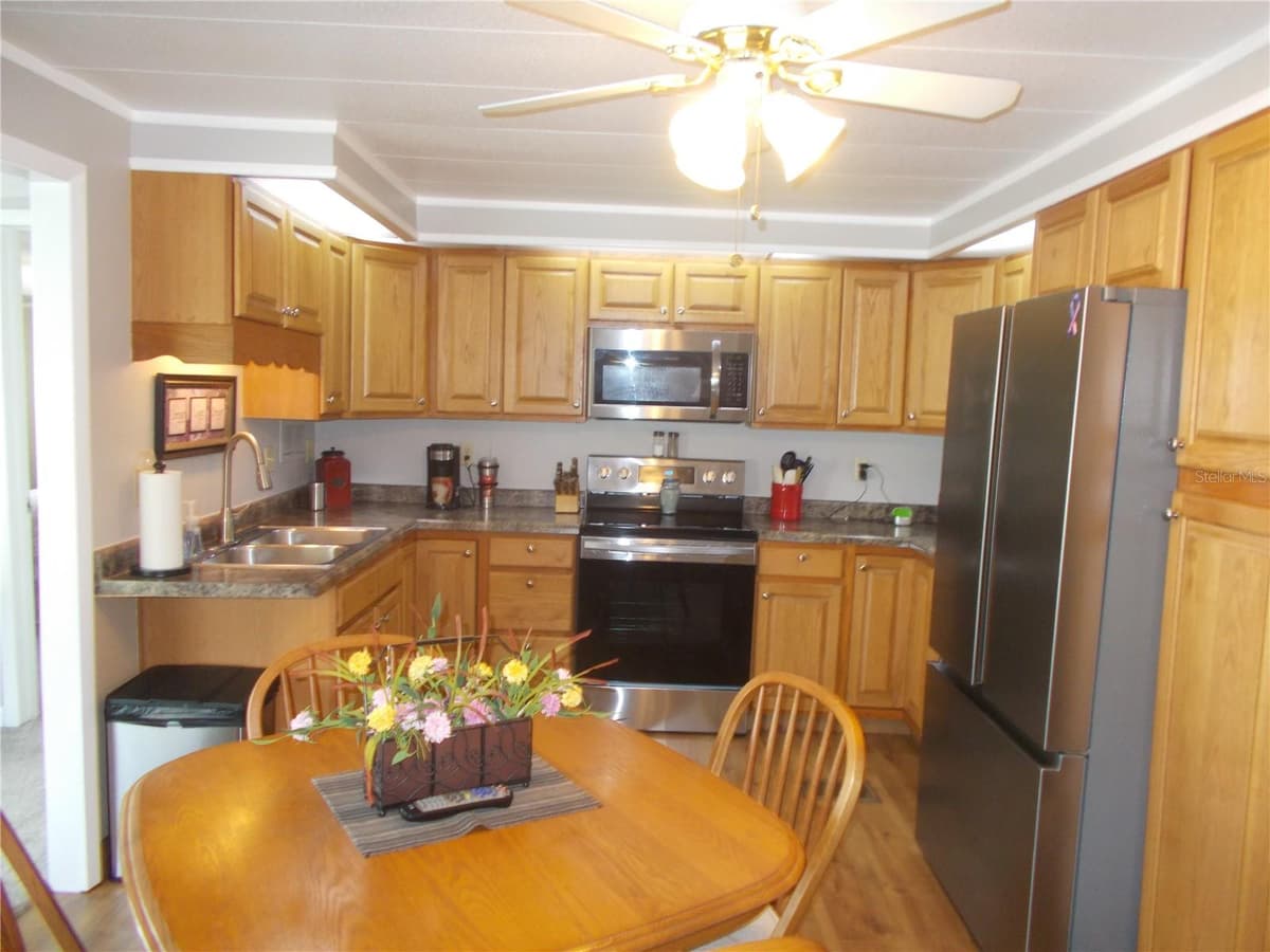 5755 HOLIDAY PARK BOULEVARD — photo 2 of 67