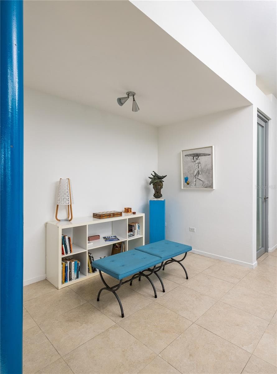 673 CASA BLUE — photo 34 of 81