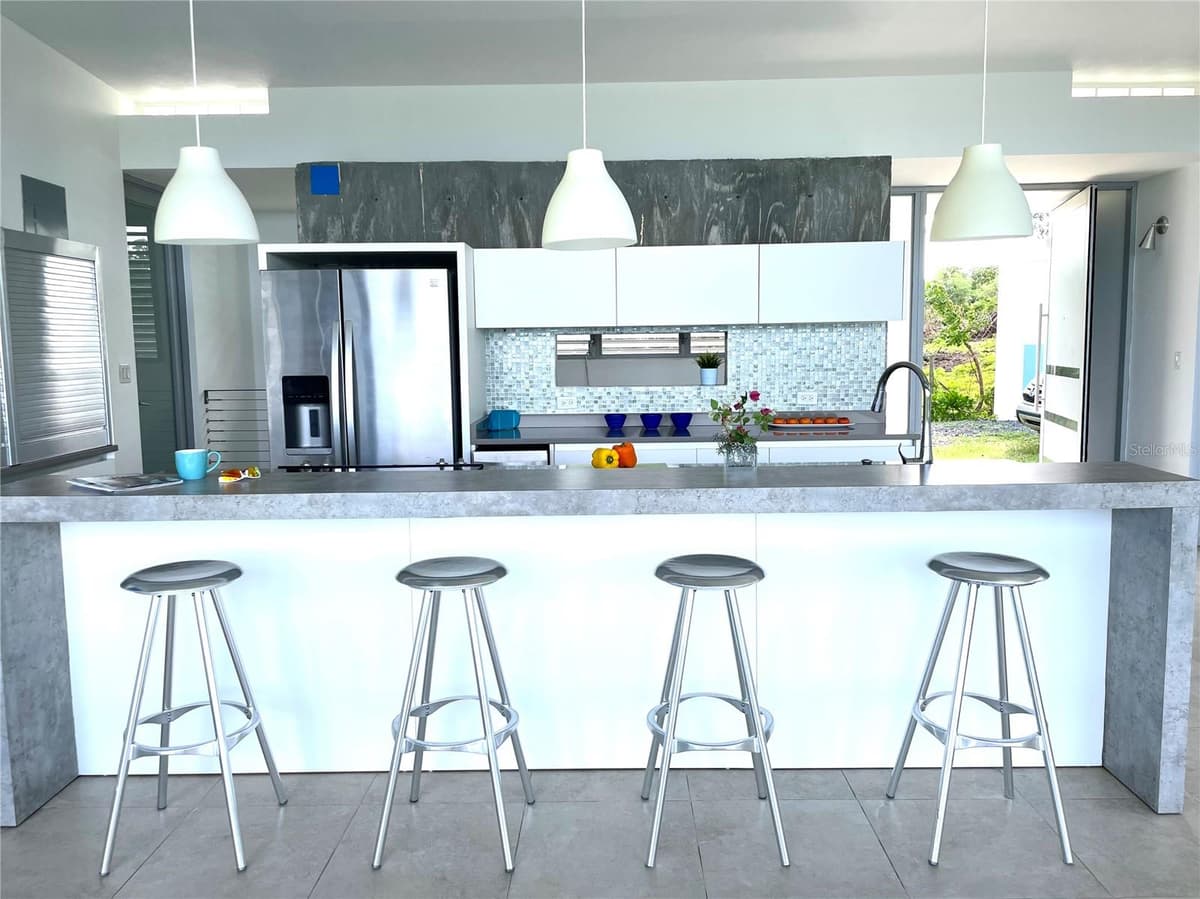 673 CASA BLUE — photo 24 of 81