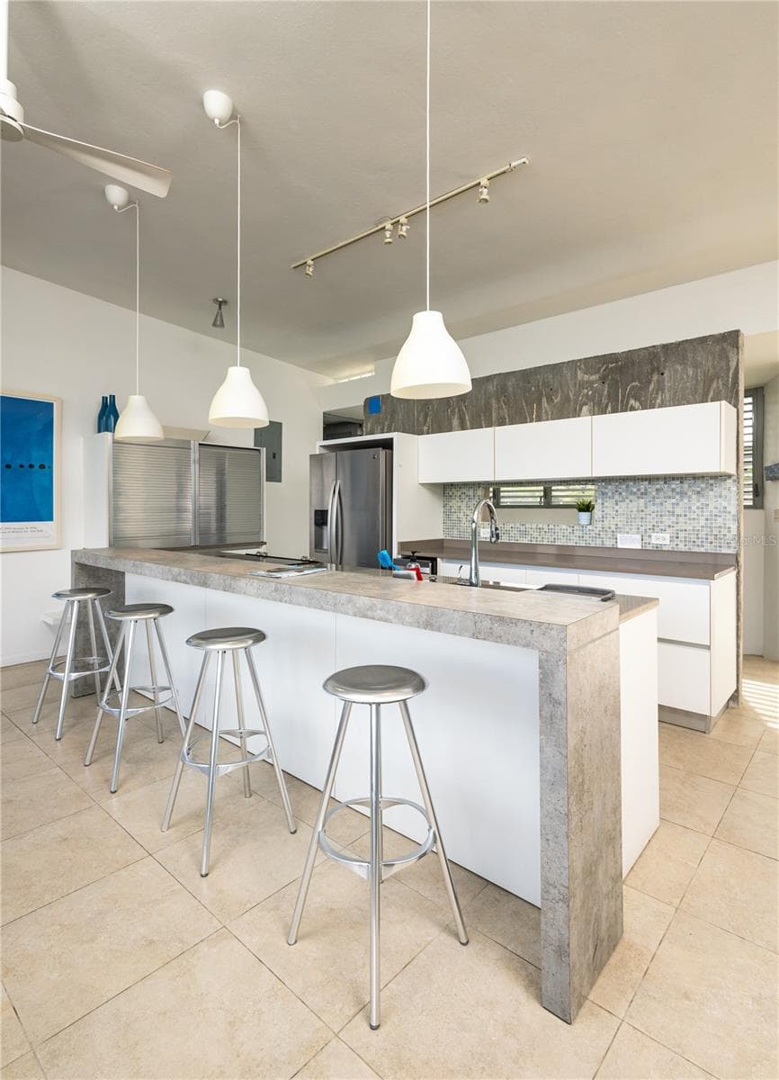 673 CASA BLUE — photo 29 of 81