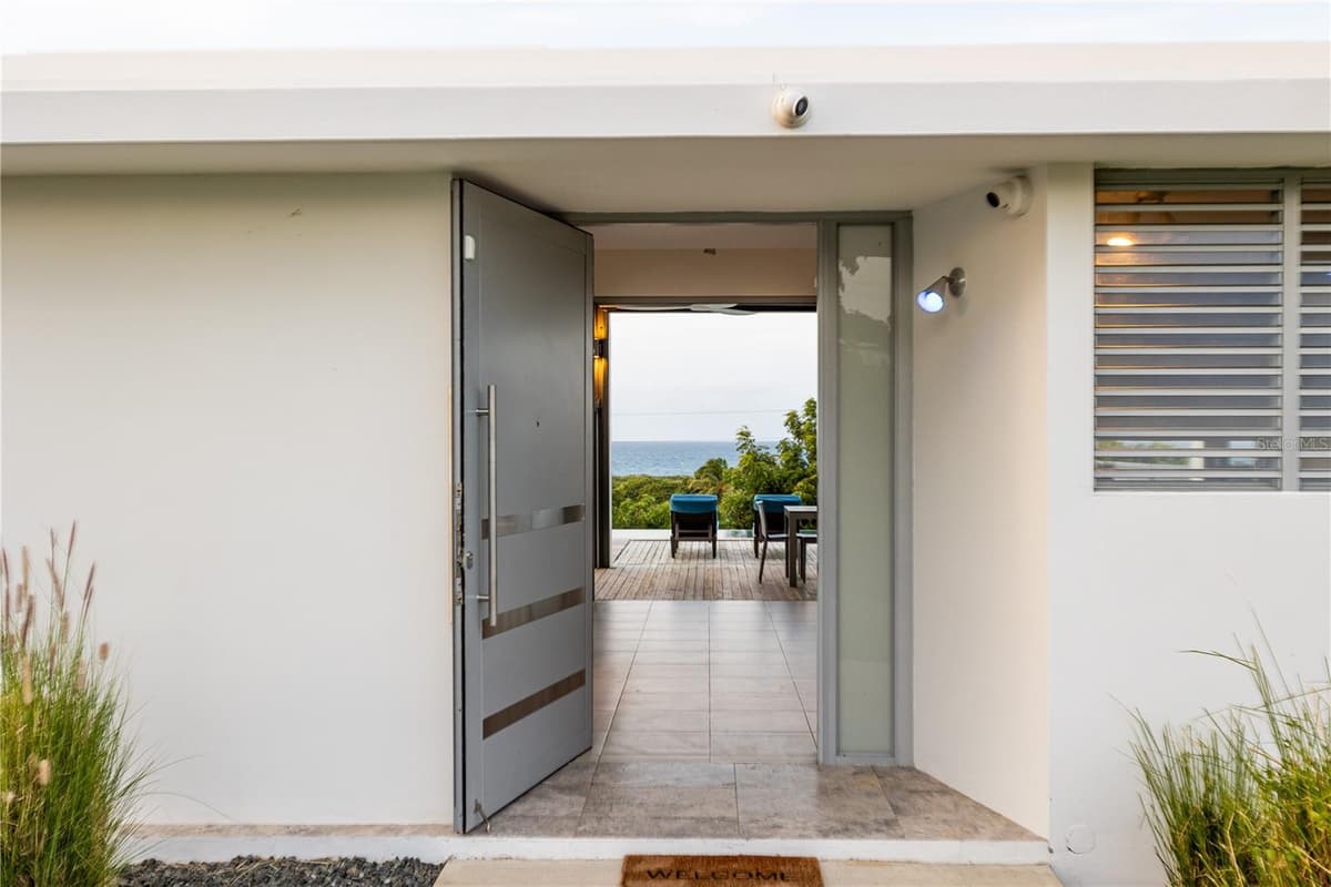 673 CASA BLUE — photo 11 of 81