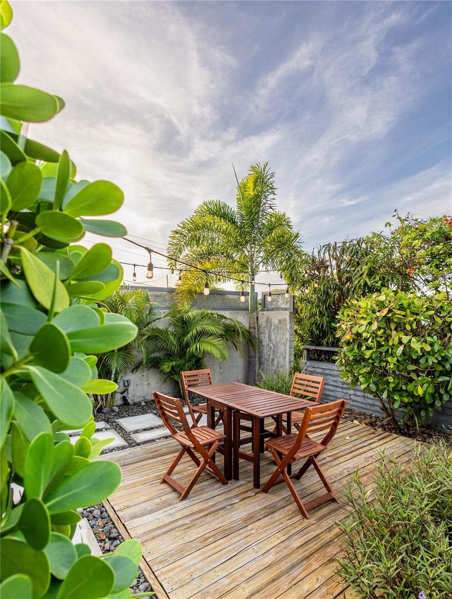 673 CASA BLUE — photo 13 of 81