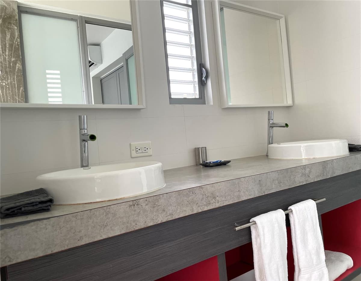 673 CASA BLUE — photo 43 of 81