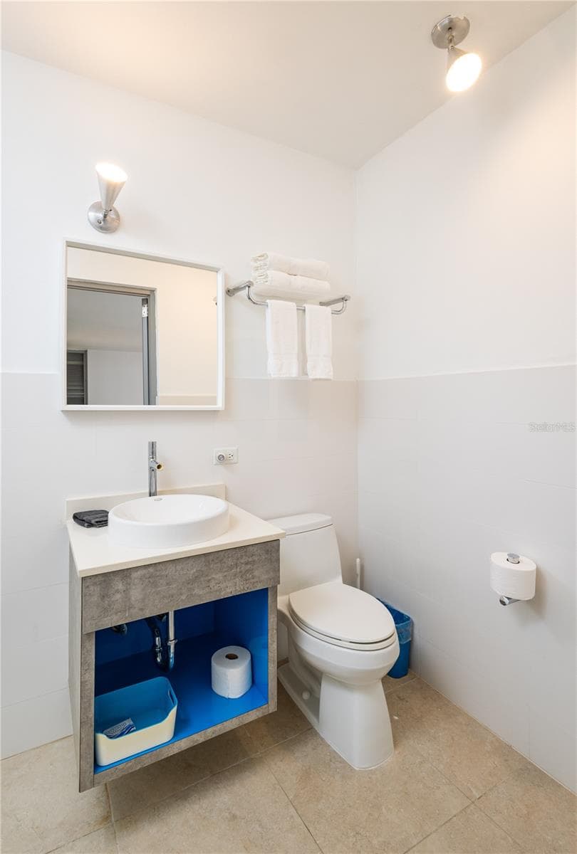 673 CASA BLUE — photo 66 of 81