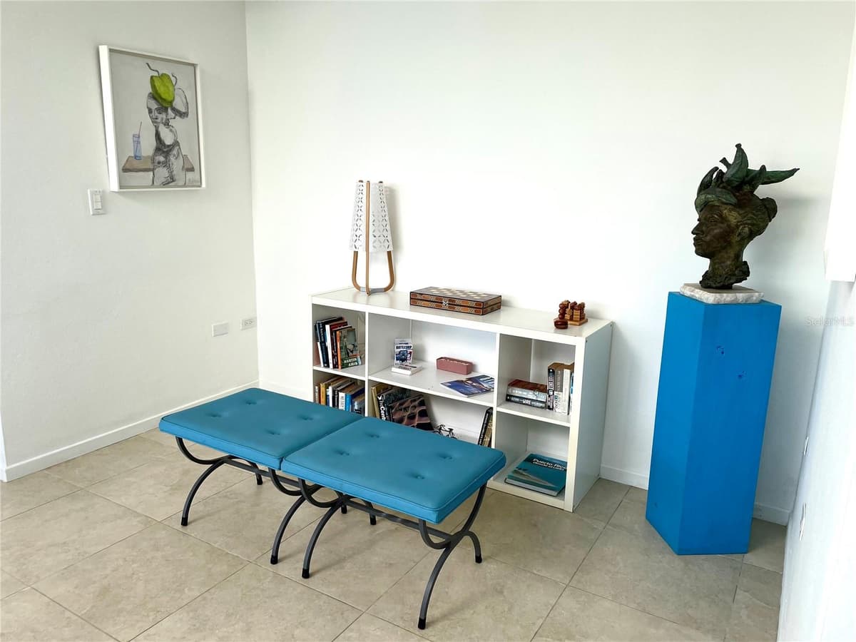 673 CASA BLUE — photo 35 of 81