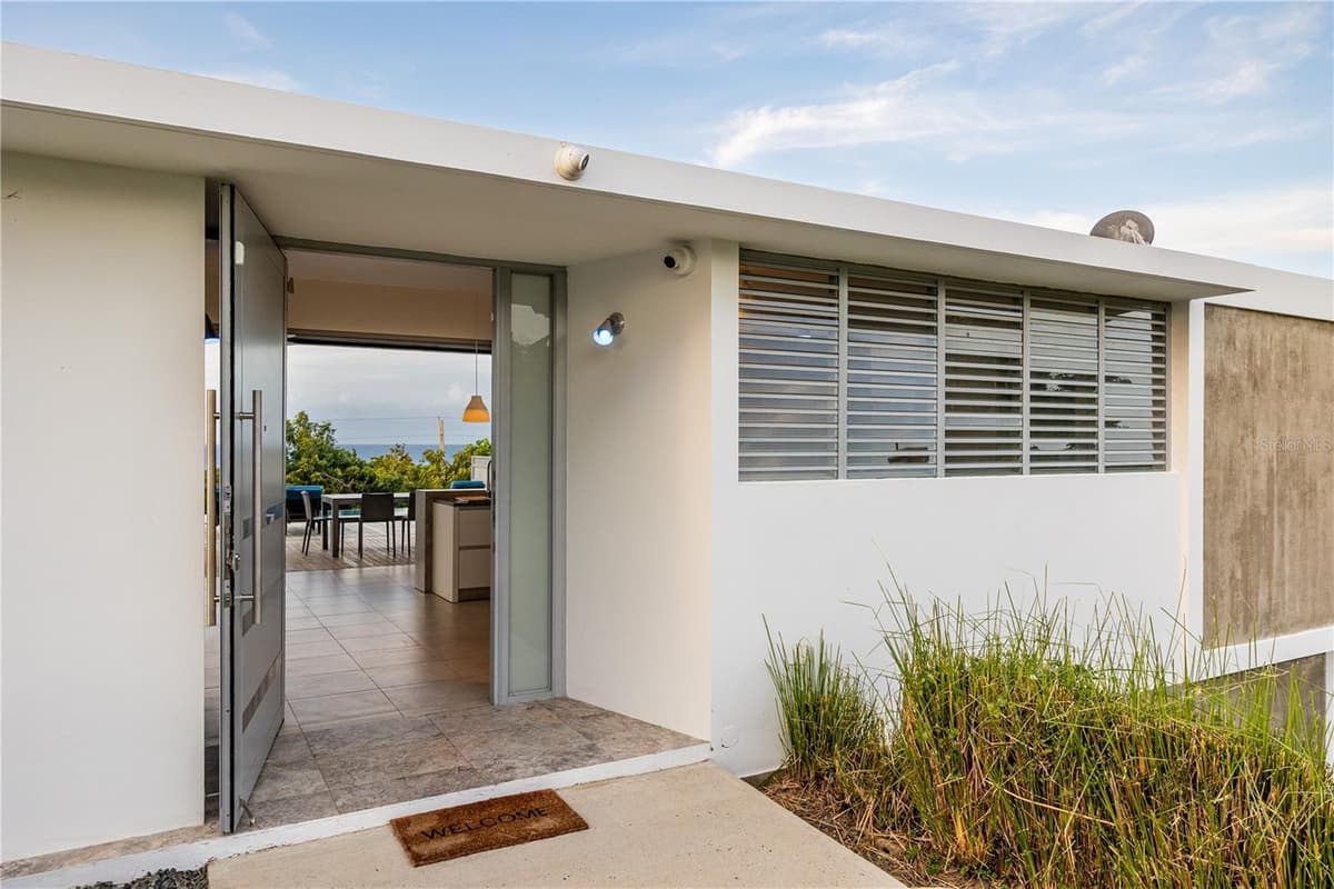 673 CASA BLUE — photo 4 of 81