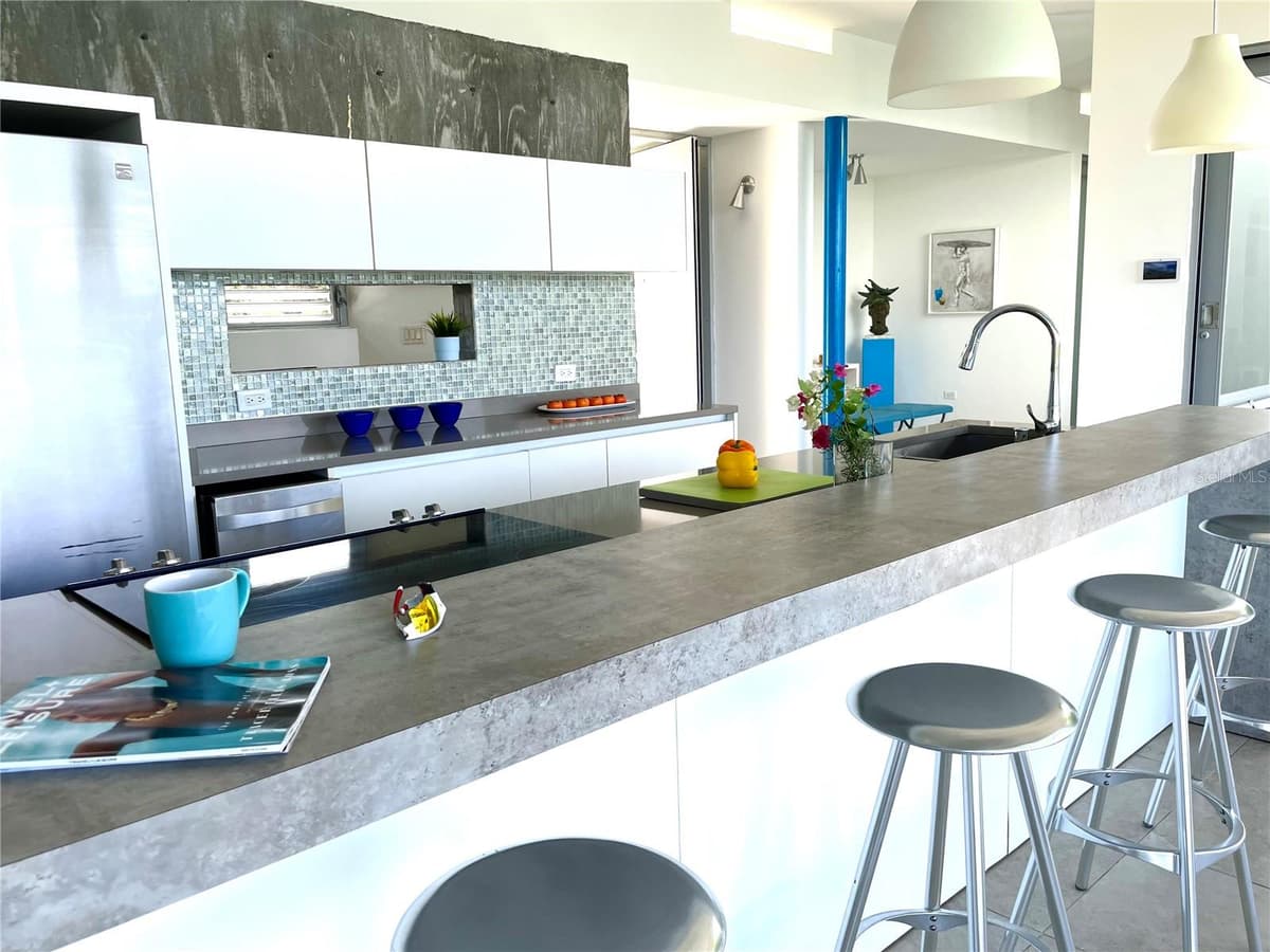 673 CASA BLUE — photo 30 of 81