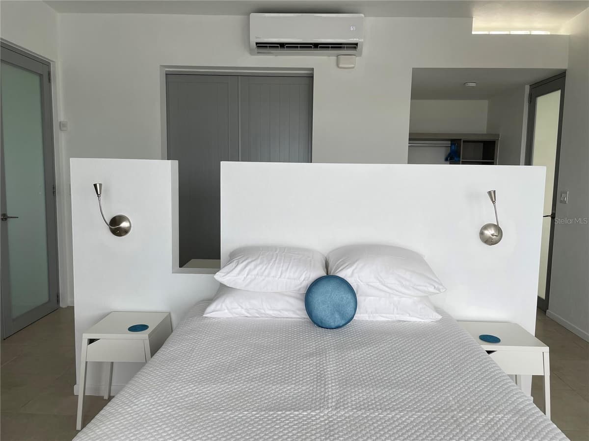 673 CASA BLUE — photo 38 of 81