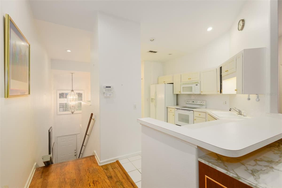 334 ENCLAVE DRIVE — photo 14 of 40