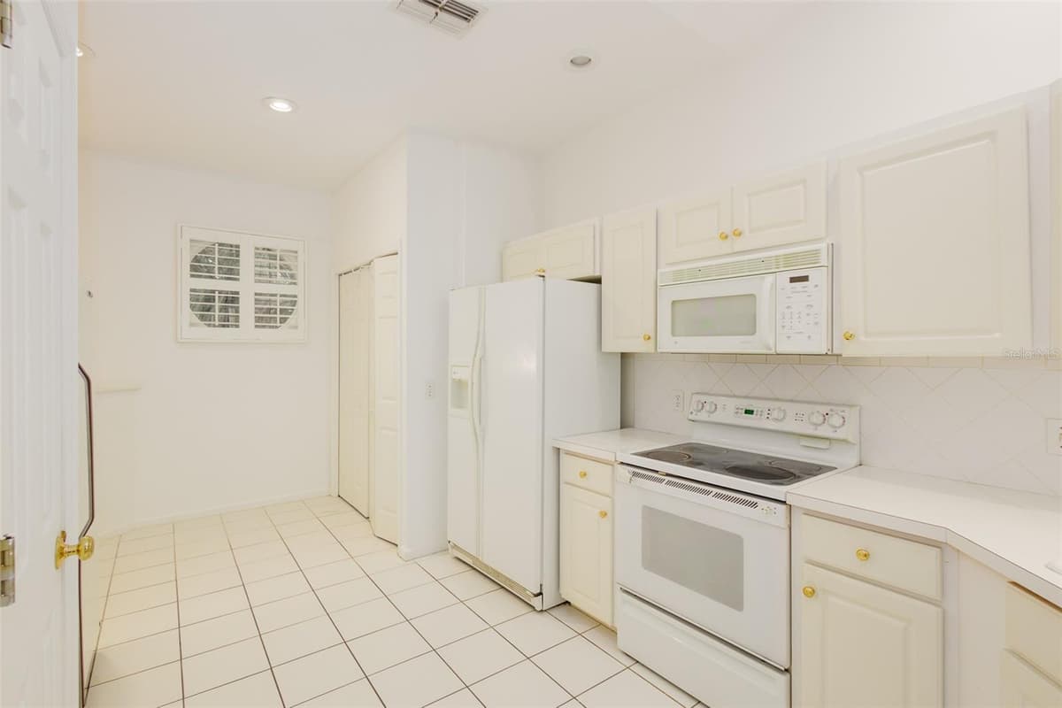 334 ENCLAVE DRIVE — photo 16 of 40