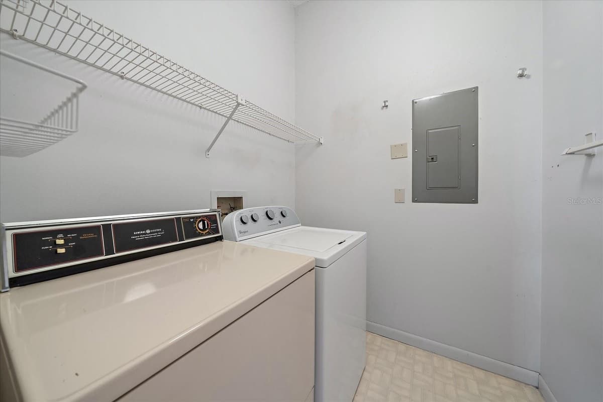 1654 STARLING DRIVE — photo 31 of 54