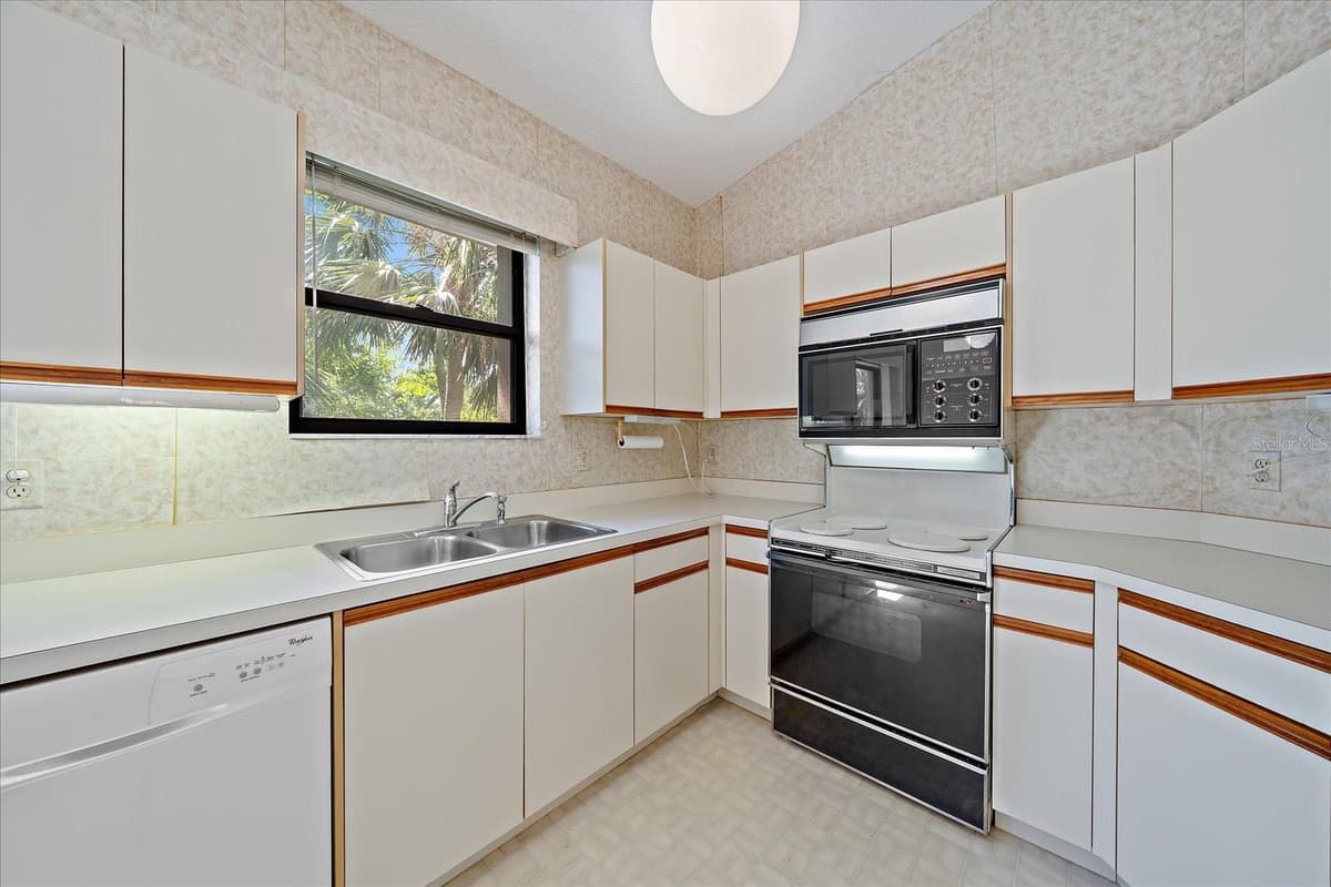 1654 STARLING DRIVE — photo 19 of 54