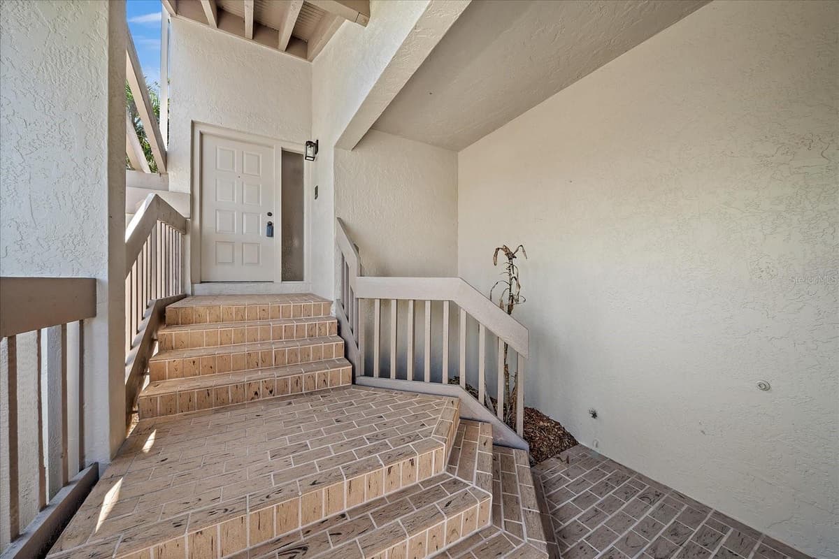 1654 STARLING DRIVE — photo 4 of 54
