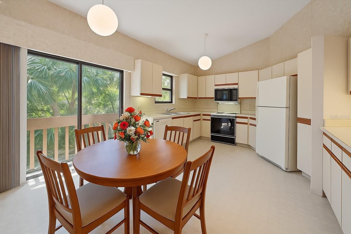 1654 STARLING DRIVE — photo 7 of 54