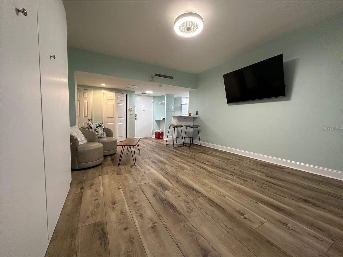 880 MANDALAY AVENUE — photo 8 of 26