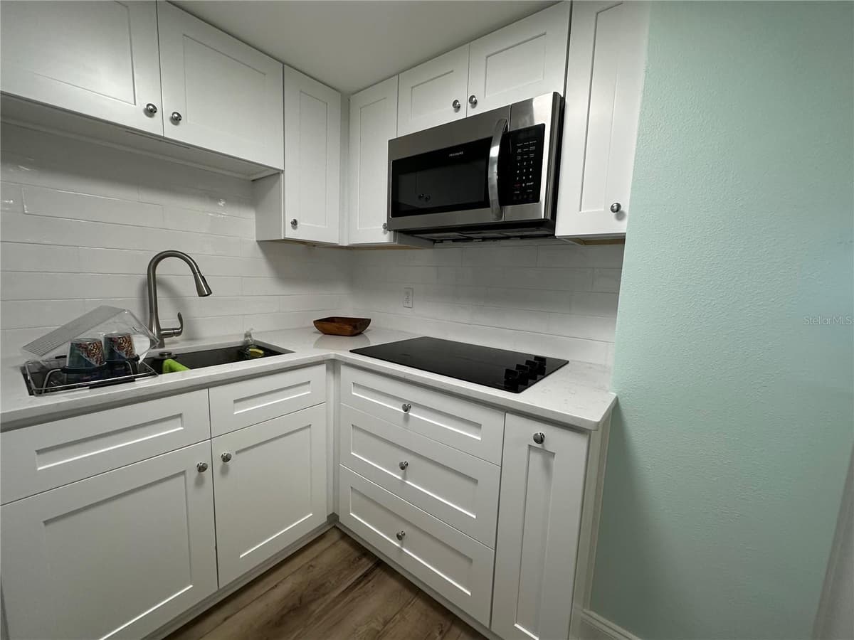 880 MANDALAY AVENUE — photo 16 of 26