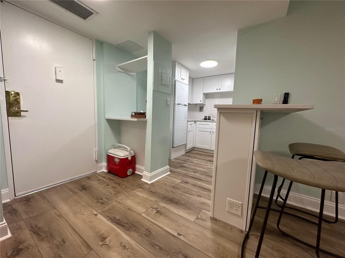 880 MANDALAY AVENUE — photo 6 of 26