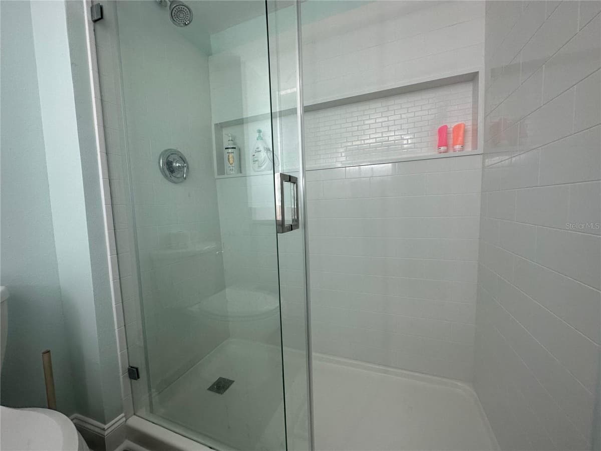880 MANDALAY AVENUE — photo 4 of 26