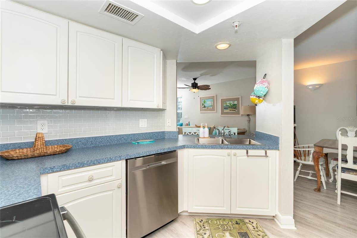 7454 PALM ISLAND DRIVE — photo 18 of 36