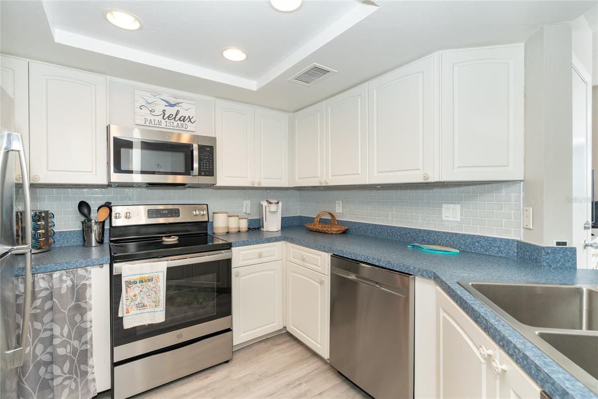 7454 PALM ISLAND DRIVE — photo 19 of 36