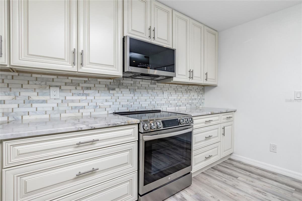 8099 WALBERT STREET — photo 9 of 55