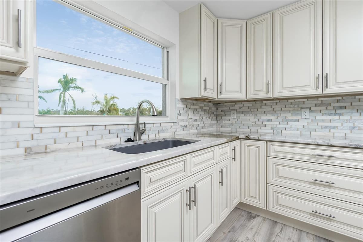 8099 WALBERT STREET — photo 10 of 55
