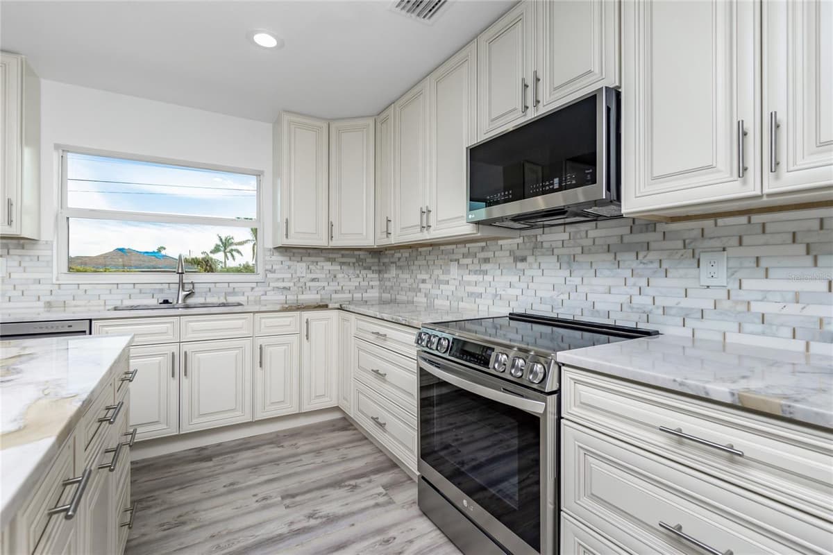 8099 WALBERT STREET — photo 7 of 55