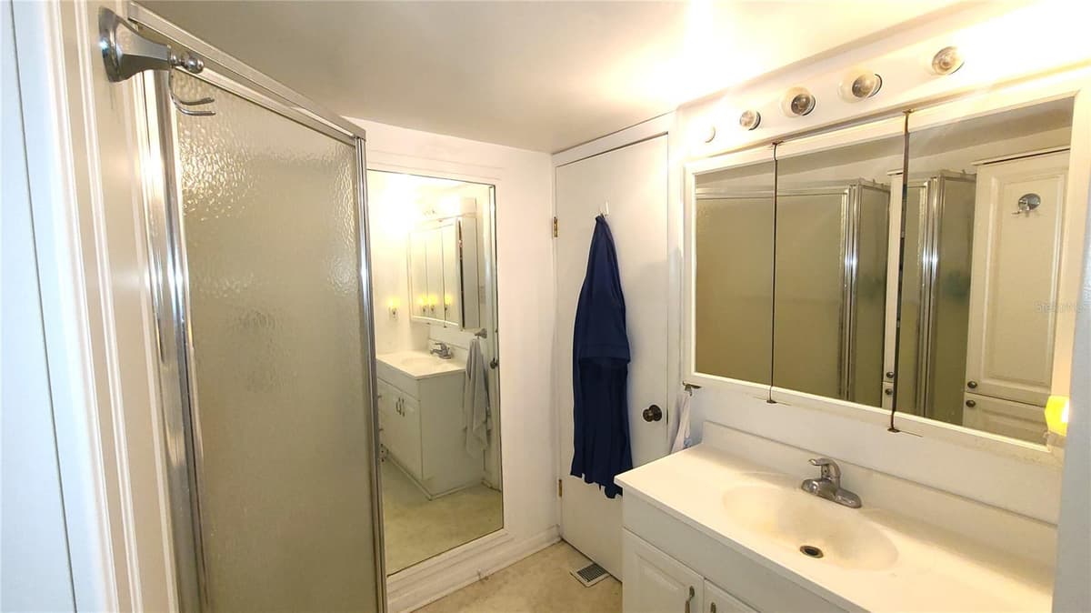 4851 GANDY BOULEVARD — photo 17 of 66