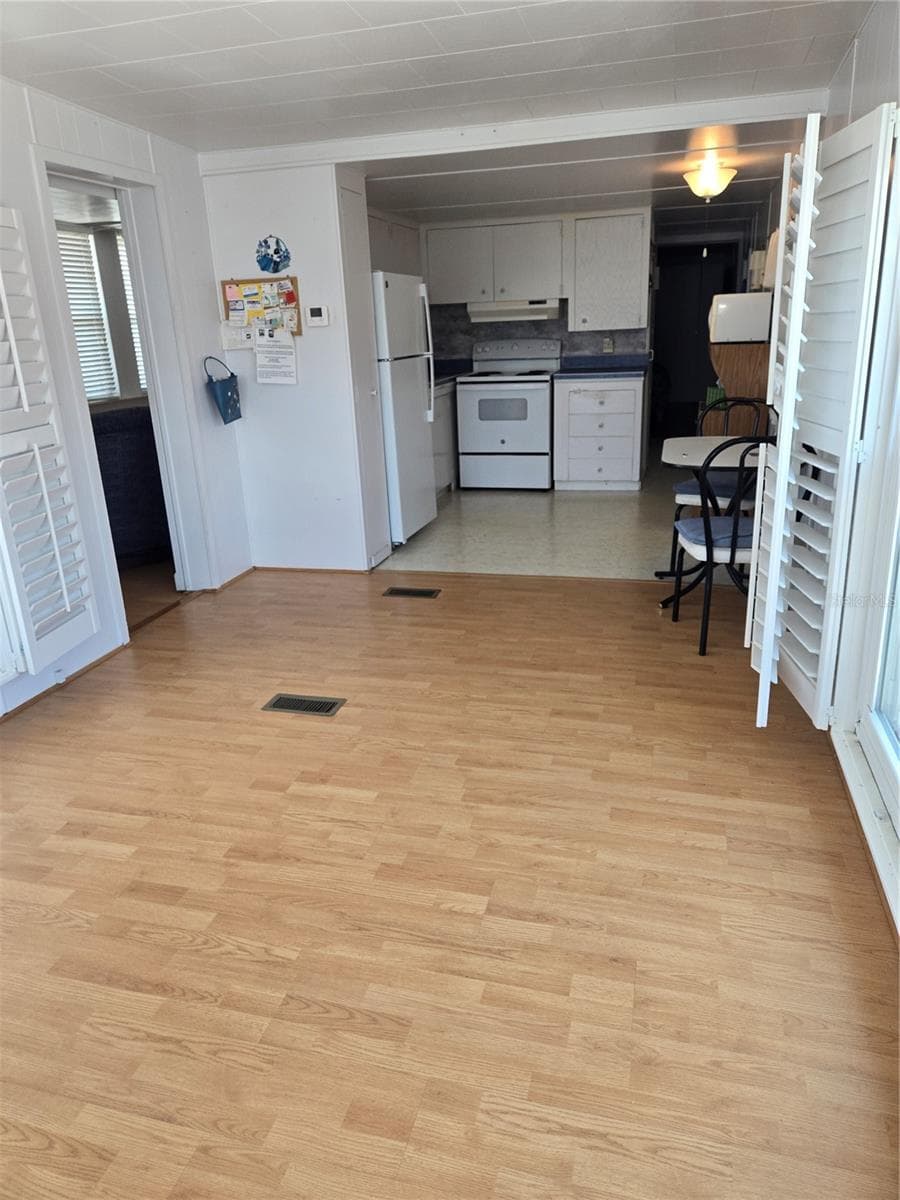 4851 GANDY BOULEVARD — photo 3 of 66