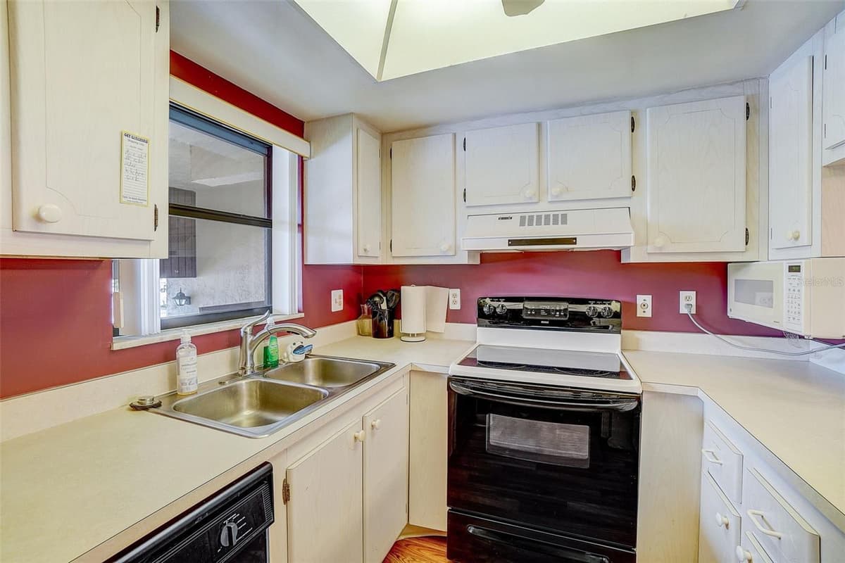 2400 WINDING CREEK BOULEVARD — photo 16 of 43