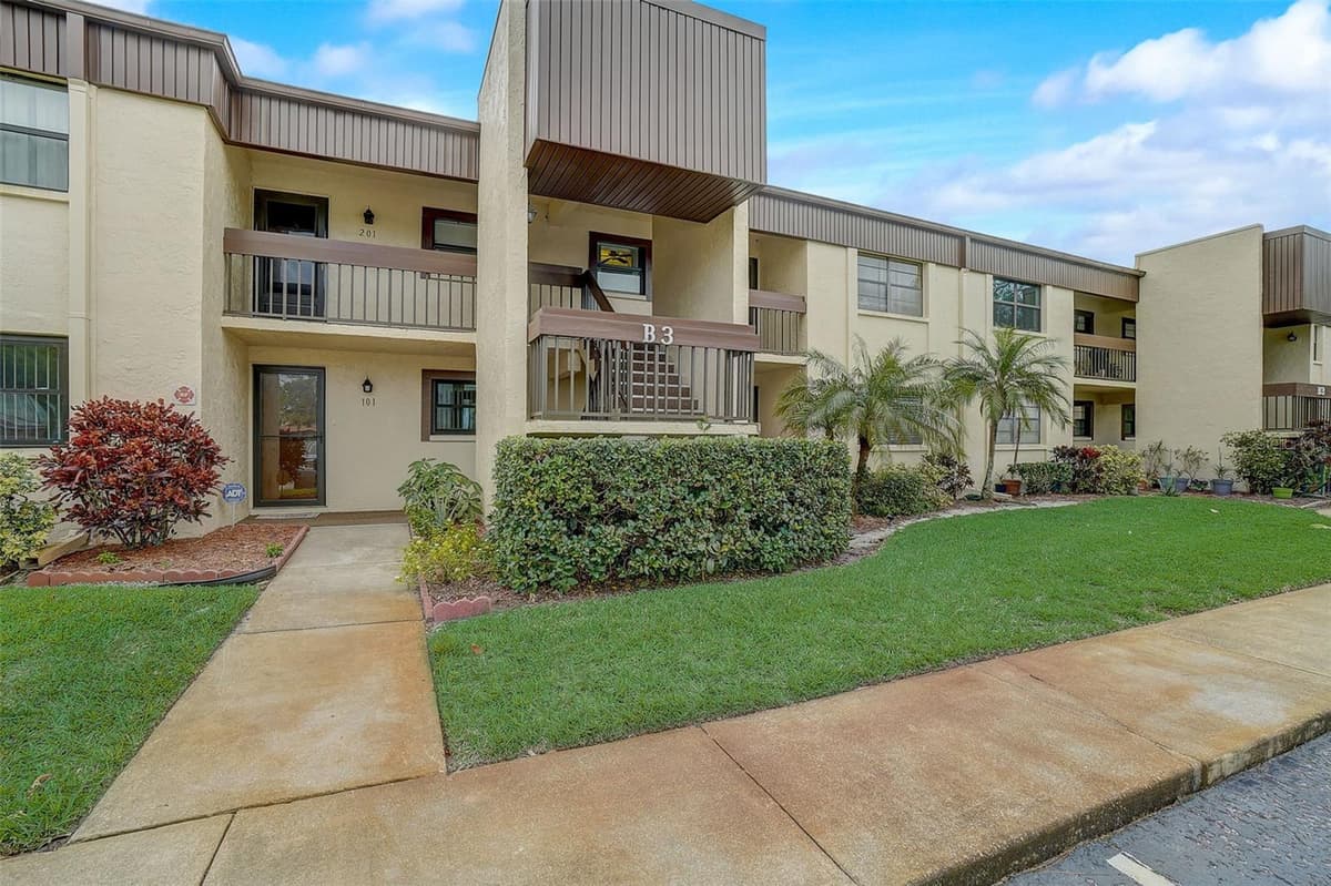 2400 WINDING CREEK BOULEVARD — photo 3 of 43