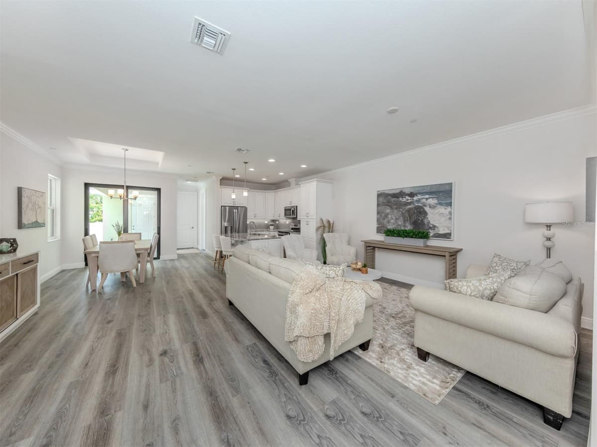 922 VENICE AVENUE — photo 6 of 41