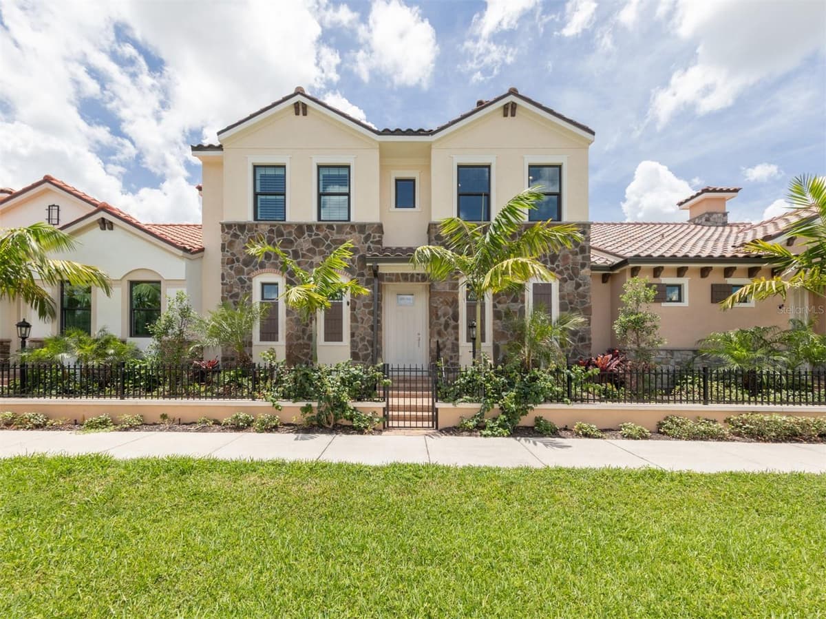922 VENICE AVENUE — photo 1 of 41